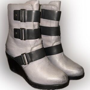 NEW 👏 Sorel Black and Gray Wedge Boots